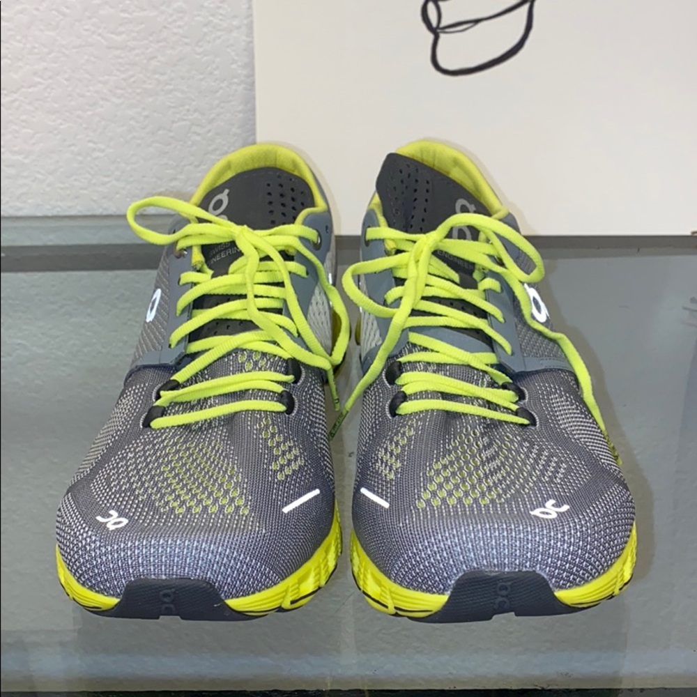 On cloud Running shoes